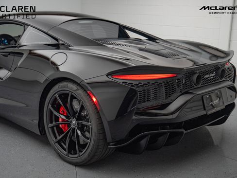 Used 2024 McLaren Artura image 16