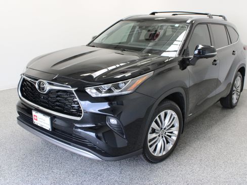 Used 2026 Toyota Highlander Platinum AWD/4WD image 2