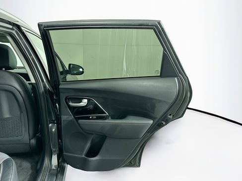 Used 2022 Kia Niro EX image 28