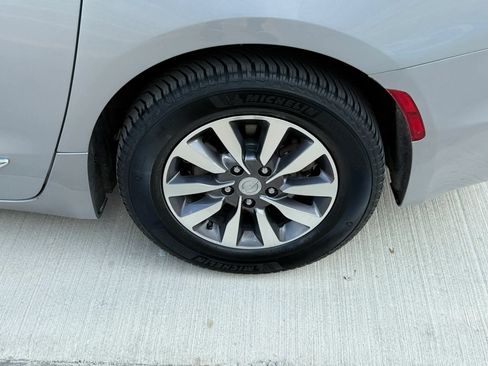 Used 2020 Chrysler Pacifica Touring-L Plus FWD image 50