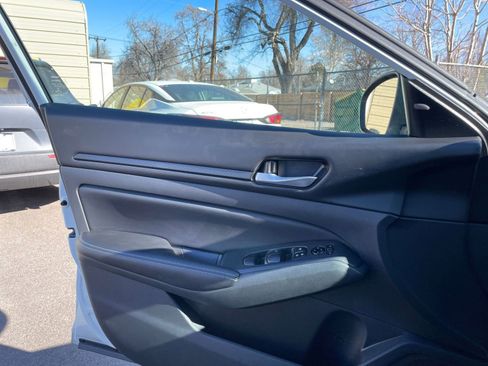 Used 2025 Nissan Altima 2.5 SV image 18