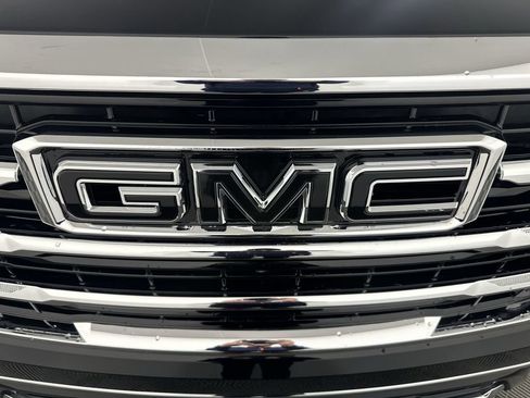 New 2026 GMC Yukon Elevation w/ LPO, Elevation Black Package AWD/4WD image 30