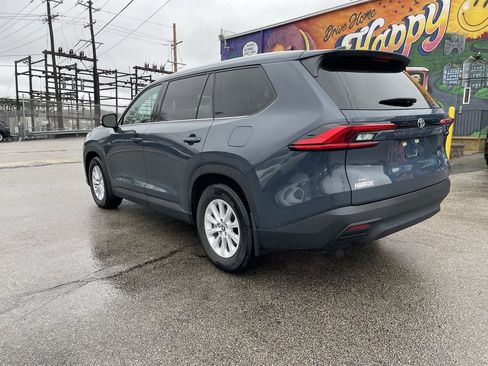 Certified 2024 Toyota Grand Highlander XLE image 3