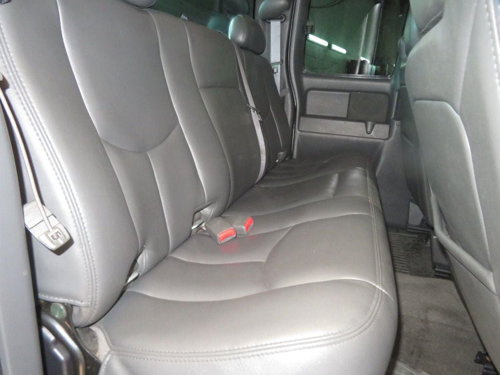 Used 2006 Chevrolet Silverado 2500 LT w/ Onstar Plus Package AWD/4WD image 25