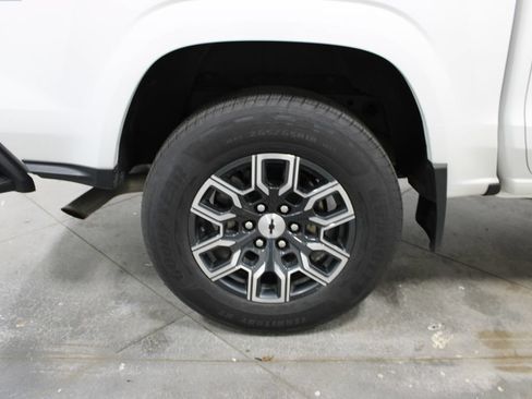 Used 2024 Chevrolet Colorado Z71 w/ Z71 Convenience Package 2 AWD/4WD image 38