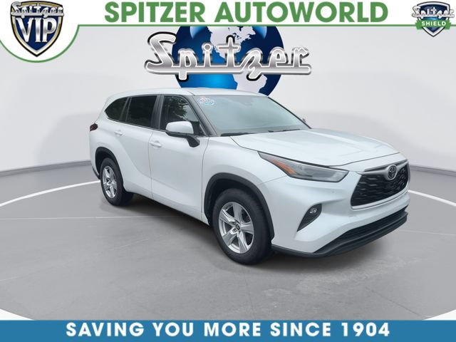 Used 2023 Toyota Highlander LE FWD image 2