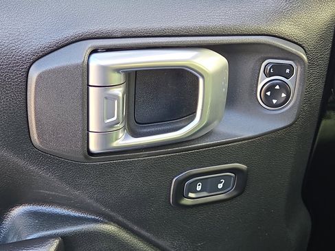 Used 2020 Jeep Wrangler Unlimited Sport image 13