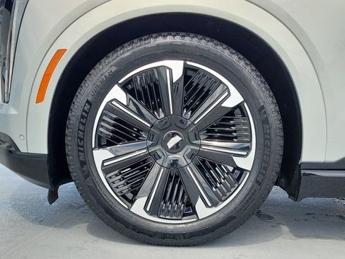 Certified 2025 Cadillac Escalade IQ Sport 1 AWD/4WD image 9