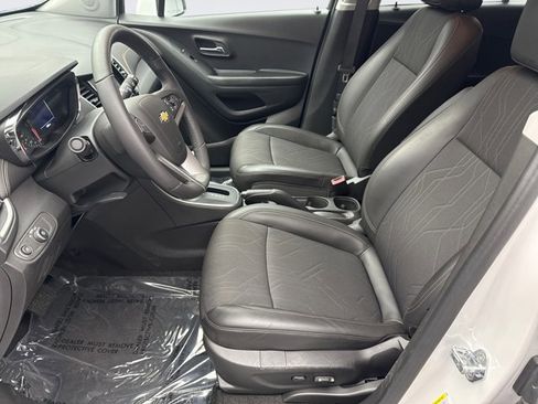 Used 2022 Chevrolet Trax LT w/ Driver Confidence Package image 11