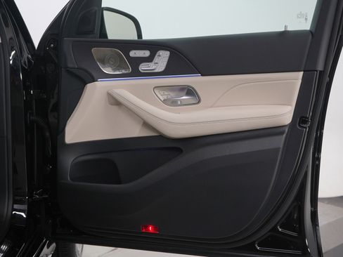 Used 2025 Mercedes-Benz GLS 450 4MATIC image 14