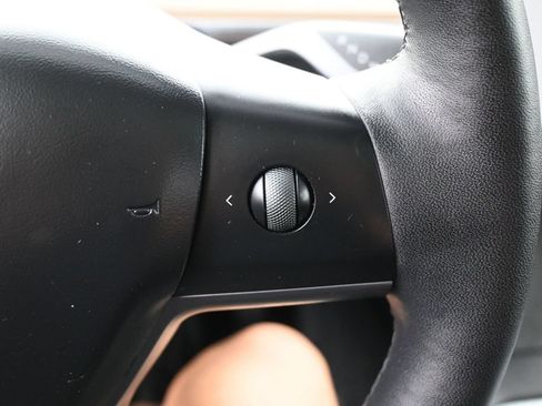 Used 2023 Tesla Model Y 2WD image 21
