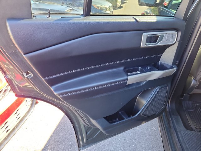 Used 2023 Ford Explorer Limited w/ Equipment Group 301A AWD/4WD image 16
