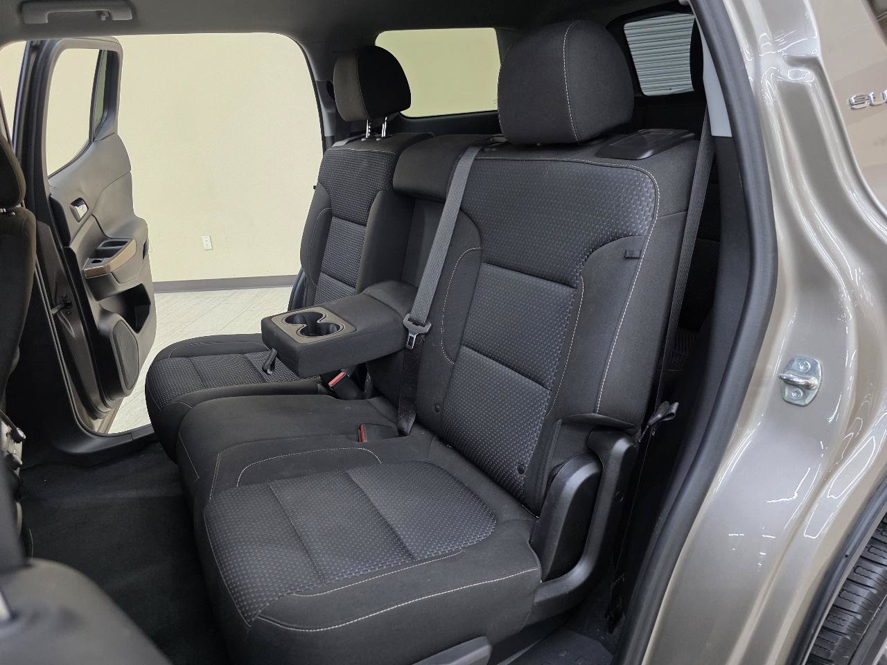 Used 2022 GMC Acadia SLE FWD image 25