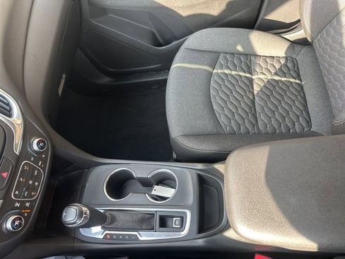 Used 2019 Chevrolet Equinox LT w/ Lights and Bright Package image 17