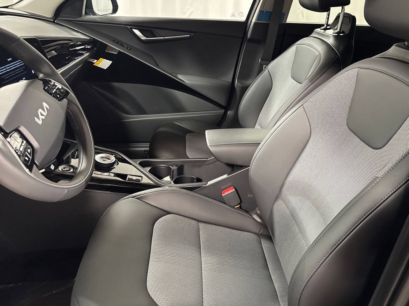 New 2026 Kia Niro Wind w/ Wind Preserve Package FWD image 3