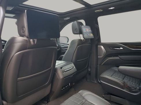 Certified 2022 Cadillac Escalade ESV Sport Platinum w/ LPO, ONYX Package image 18