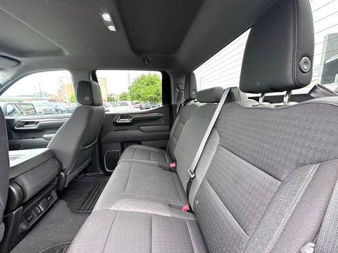 Used 2022 Chevrolet Silverado 1500 LT AWD/4WD image 31