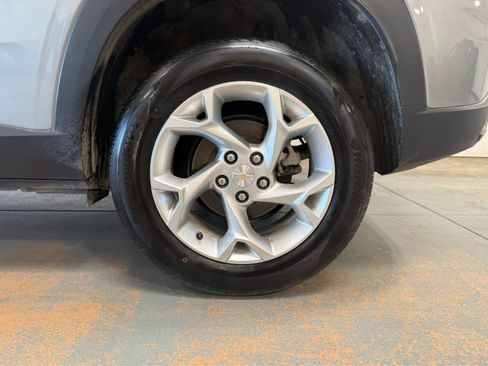 Used 2024 Chevrolet Trax LS w/ LS Convenience Package FWD image 11