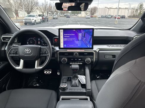 Certified 2025 Toyota Tacoma TRD Off-Road image 28