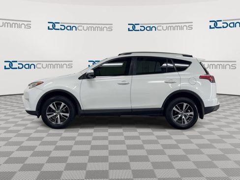 Used 2017 Toyota RAV4 XLE AWD/4WD image 5