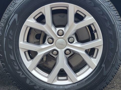 Certified 2022 Jeep Grand Cherokee L Limited AWD/4WD image 17