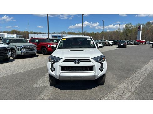 Used 2024 Toyota 4Runner TRD Off-Road Premium image 2