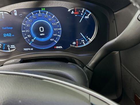 Used 2019 Cadillac Escalade Premium Luxury image 22