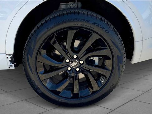 Certified 2022 Land Rover Discovery Sport SE R-Dynamic image 10