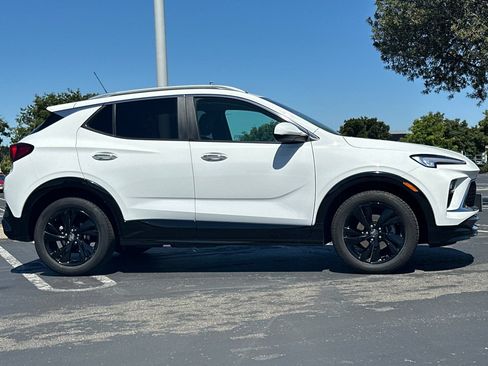 Used 2024 Buick Encore GX Sport Touring FWD image 3