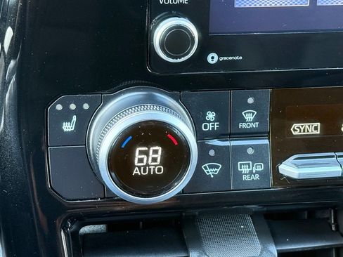 Used 2020 Toyota Highlander XLE image 35