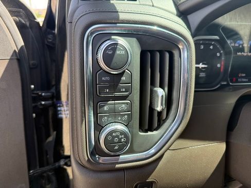 Used 2021 GMC Sierra 1500 Denali w/ Denali Premium Package AWD/4WD image 11