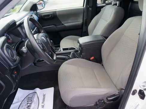 Used 2022 Toyota Tacoma SR image 14