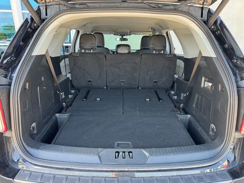 Used 2024 Ford Explorer XLT w/ Equipment Group 202A AWD/4WD image 34
