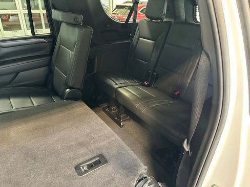 Used 2024 Chevrolet Suburban LT AWD/4WD image 8