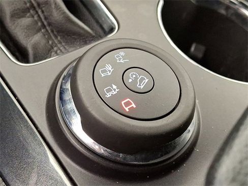 Used 2017 Ford Explorer XLT w/ Equipment Group 202A image 26