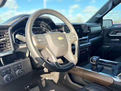 Used 2024 Chevrolet Silverado 1500 High Country w/ High Country Premium Package image 2