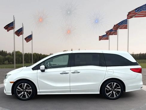 Used 2018 Honda Odyssey Elite image 2