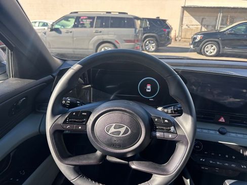 Used 2025 Hyundai Elantra Limited image 35