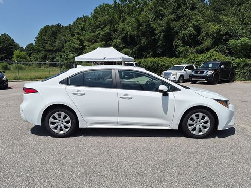 Used 2024 Toyota Corolla LE FWD image 2