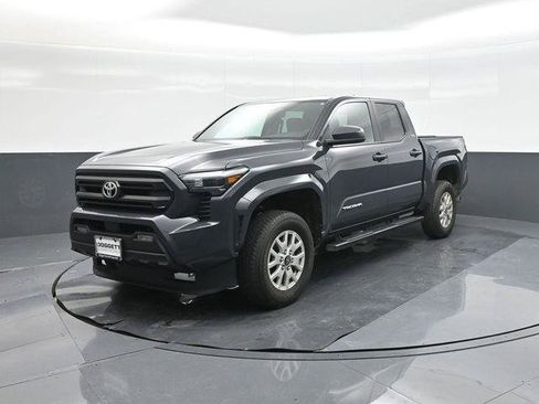 Certified 2025 Toyota Tacoma SR5 w/ SR5 Upgrade Package AWD/4WD image 1