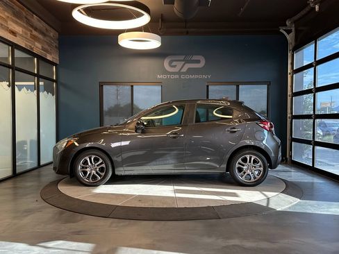 Used 2020 Toyota Yaris LE FWD image 6
