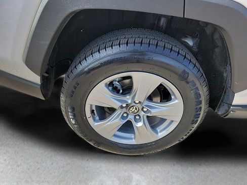Used 2025 Toyota RAV4 XLE AWD/4WD image 7