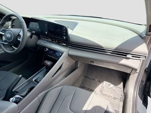 Certified 2025 Hyundai Elantra Sport image 27
