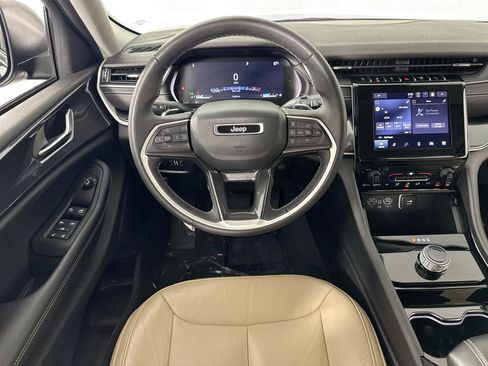 Used 2023 Jeep Grand Cherokee Laredo AWD/4WD image 20