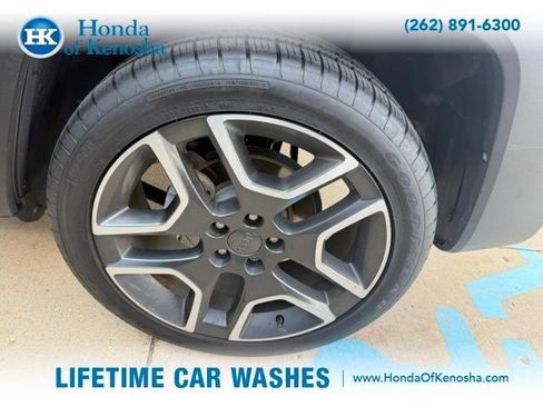 Used 2021 Jeep Renegade Latitude FWD image 3
