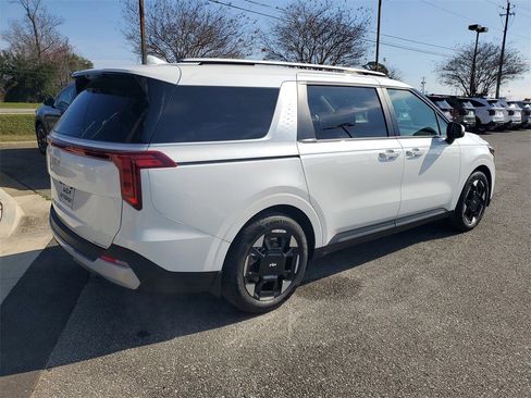 New 2026 Kia Carnival EX image 4