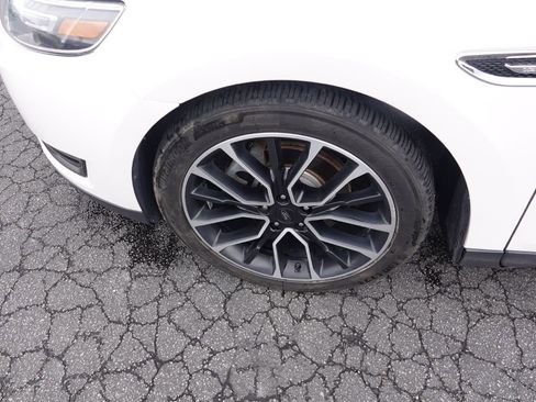 Used 2017 Ford Taurus SEL w/ Equipment Group 201A image 6