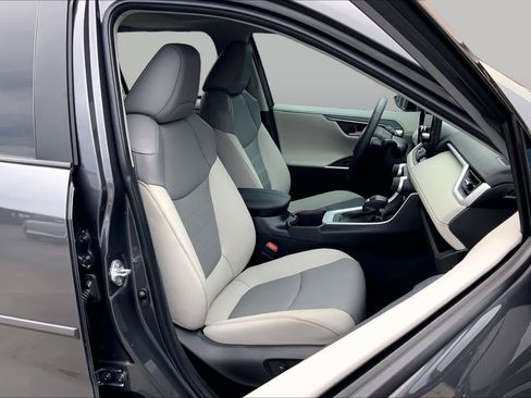 Used 2025 Toyota RAV4 Limited FWD image 9