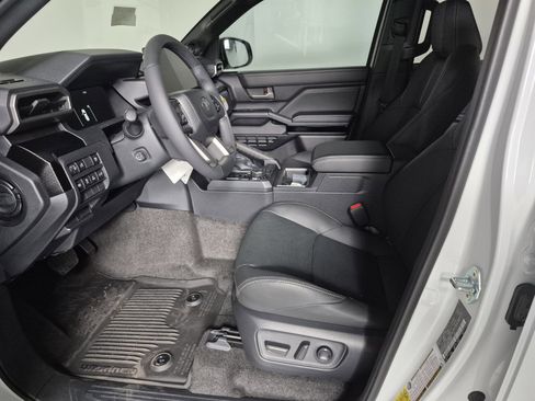 New 2025 Toyota 4Runner 4WD image 19