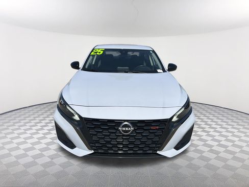 Used 2025 Nissan Altima 2.5 SR FWD image 2